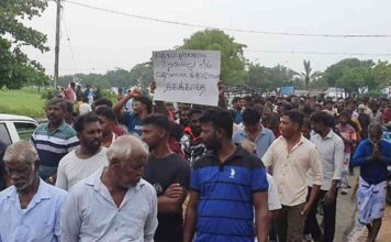 இந்திய இழுவைப் படகுகளைத் தடுக்கக் கோரி யாழில் மீனவர்கள் பாரிய போராட்டம்.