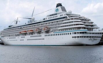 கிறிஸ்டல் சிம்போரி கப்பல் திருகோணமலைக்கு பிரவேசம்